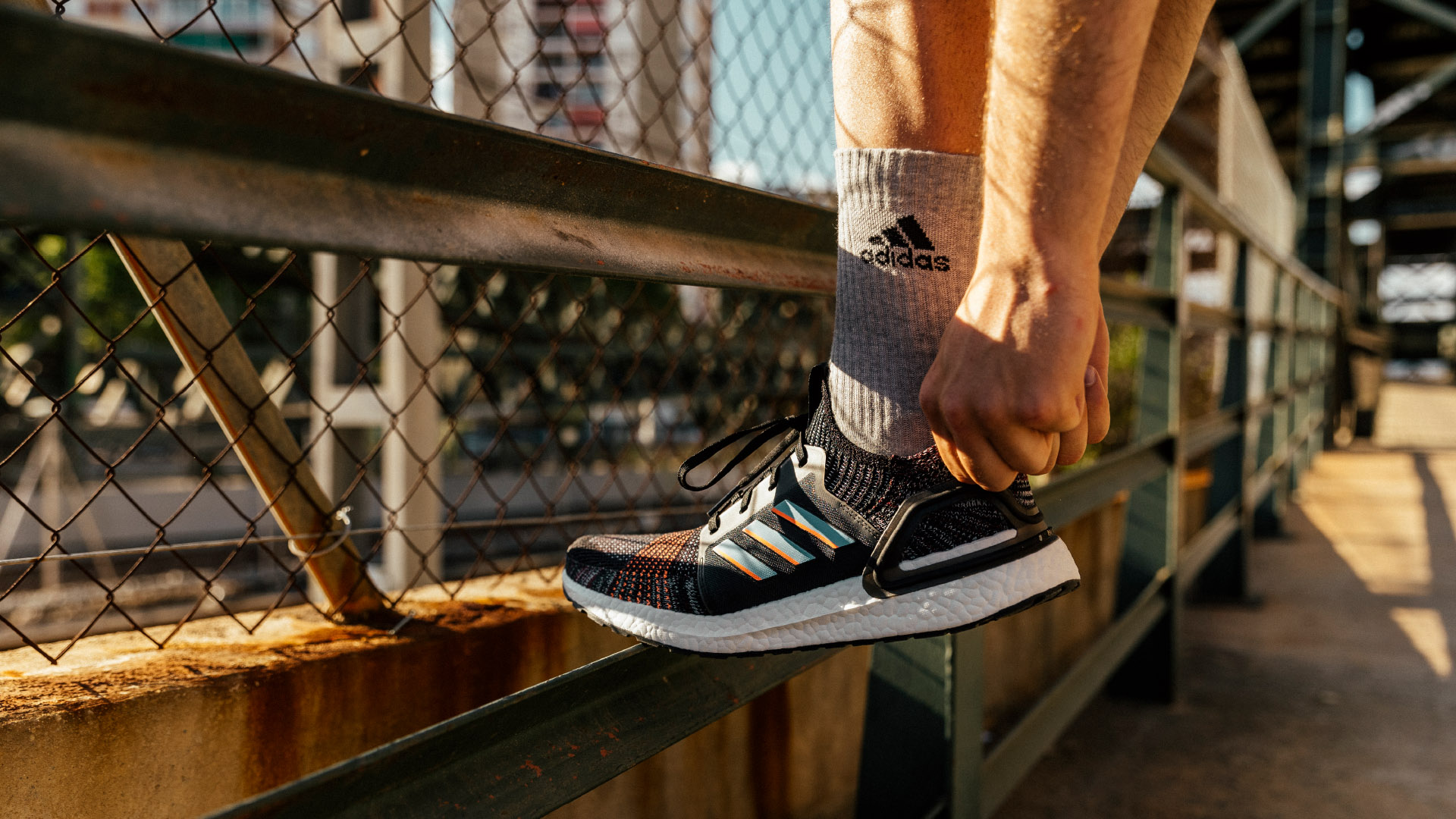 adidas UltraBOOST 19 Sneakers (Foto)