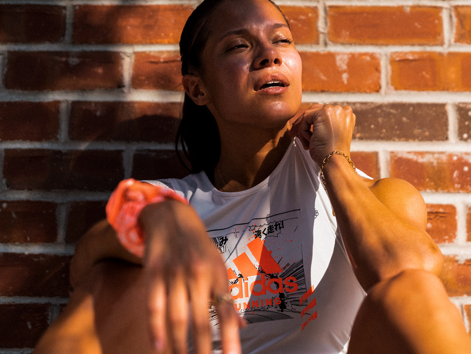Person beim Sport in adidas Kleidung (Foto)