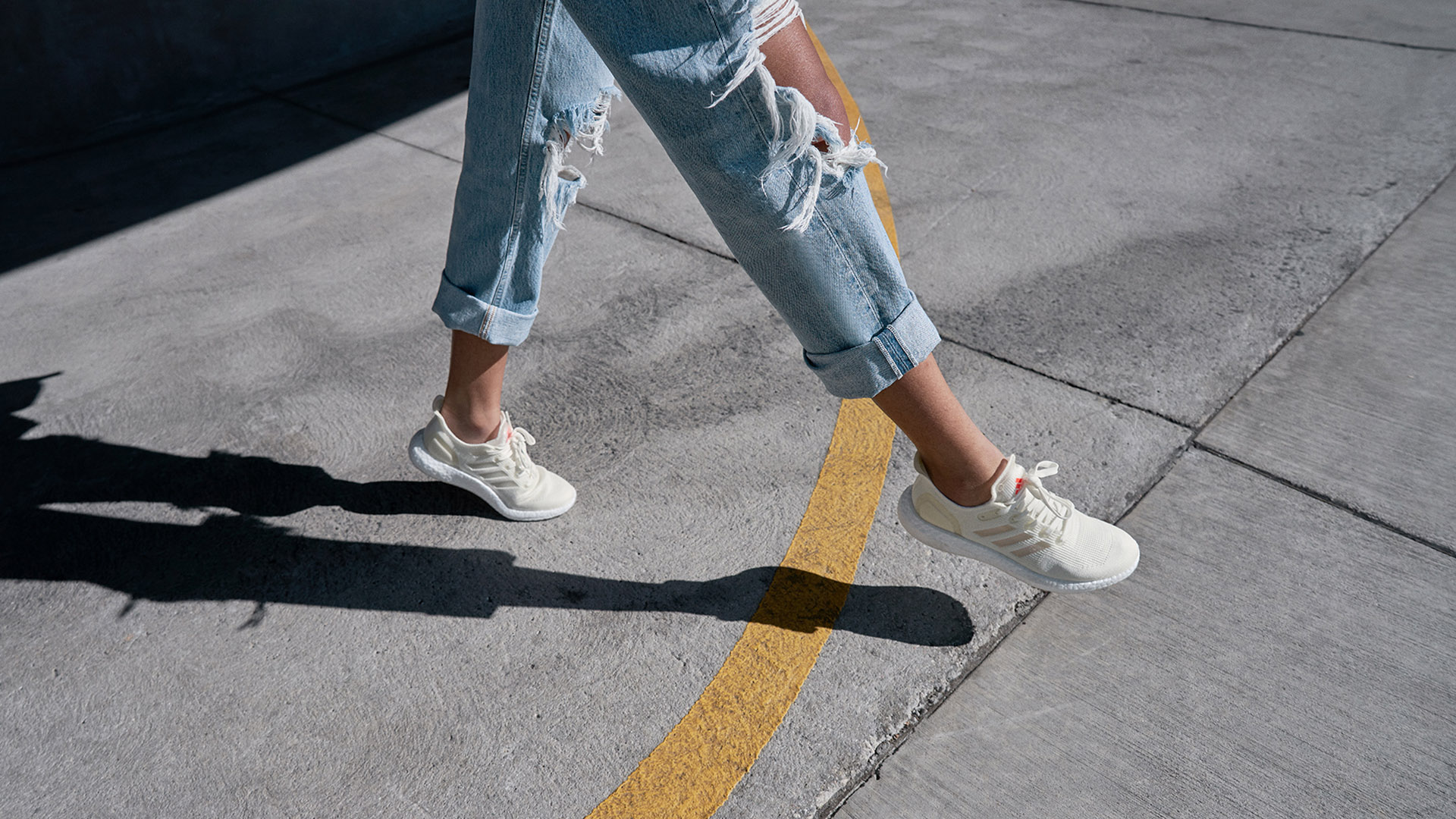 Futurecraft Loop, a 100% recyclable performance running shoe which can be returned to adidas (photo)