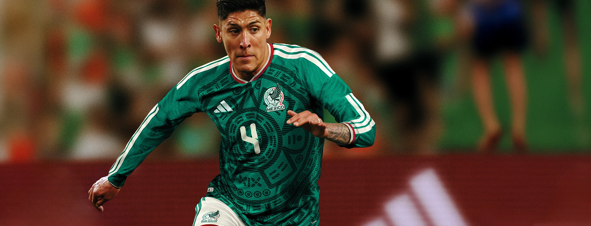 Edson Álvarez in a green Mexico adidas jersey in action. (Photo)