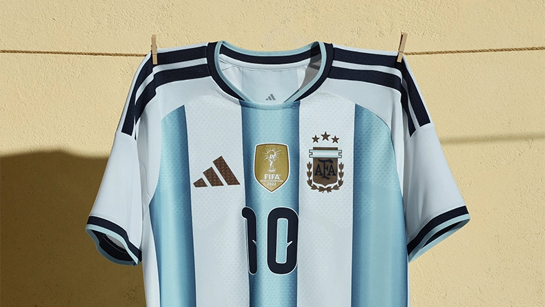Close-up of a light blue and white striped Argentina jersey with the number 10 and federation crest, hanging on a line. (Photo)